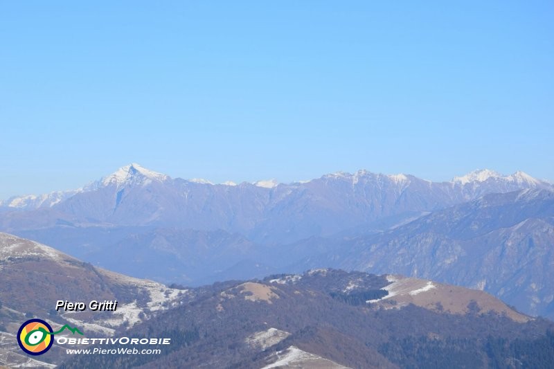 48 - Panorama dalla vetta vesro il Legnone.jpg